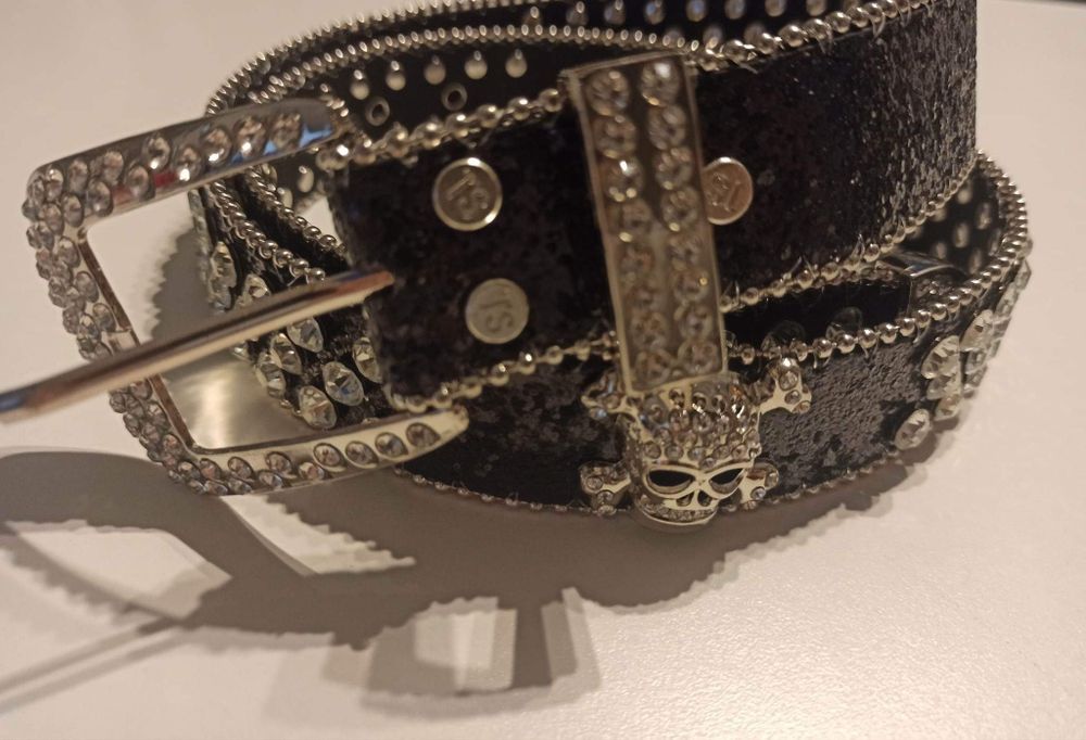 Pasek belt Y2K czarny z kryształkami cekinami i czaszkami damski
