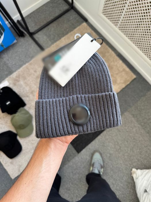 Новые Шапки с линзой одной / Шапка мужская серая, черная