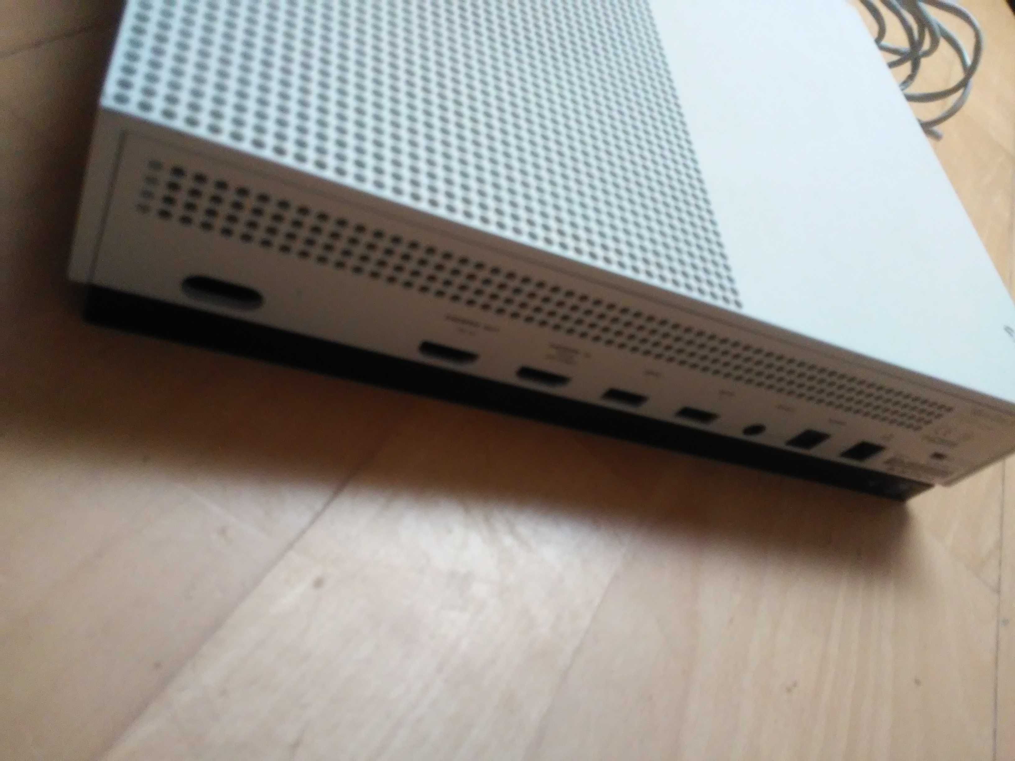 Xbox One S 500g Dobry Stan