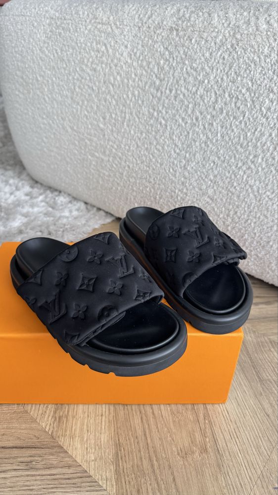 Louis Vuitton klapki od reki 39