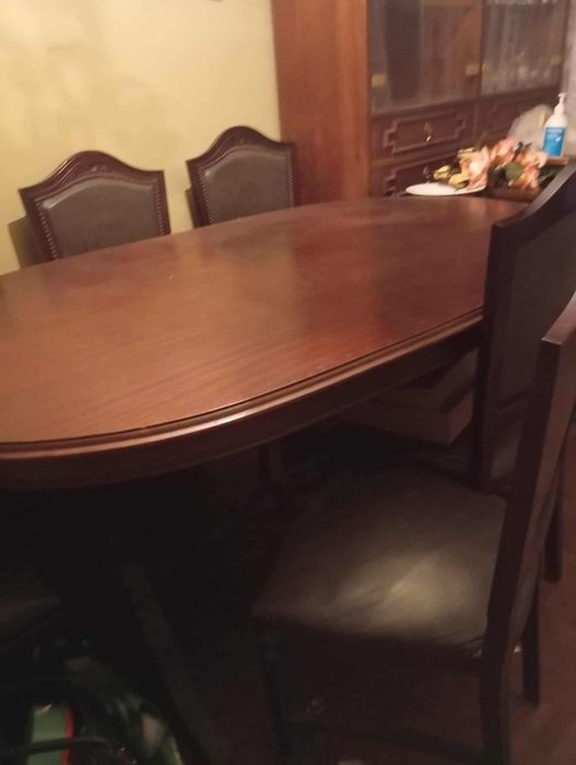 Cadeiras mais mesa de sala