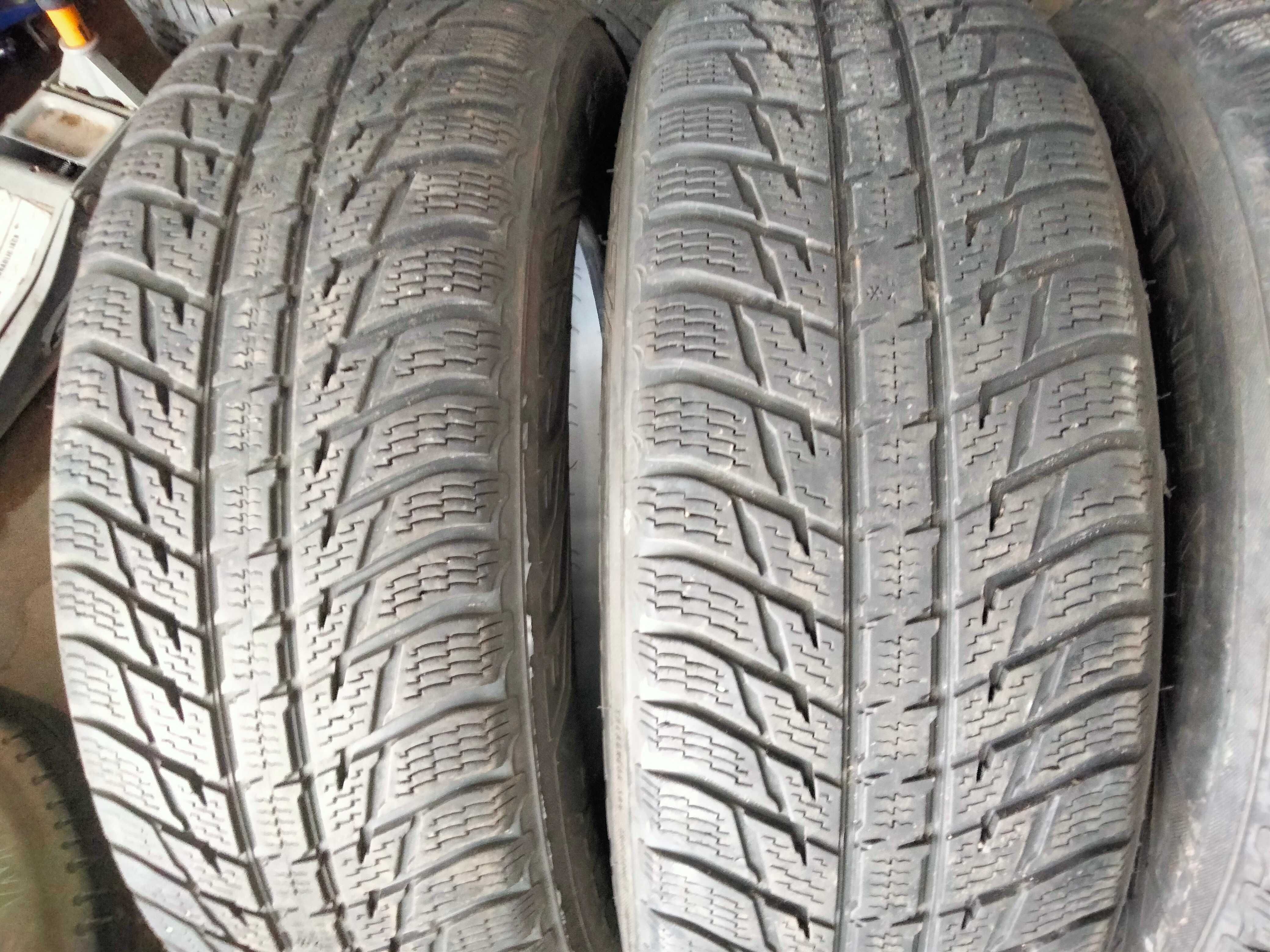 245 65R17 Nokian
