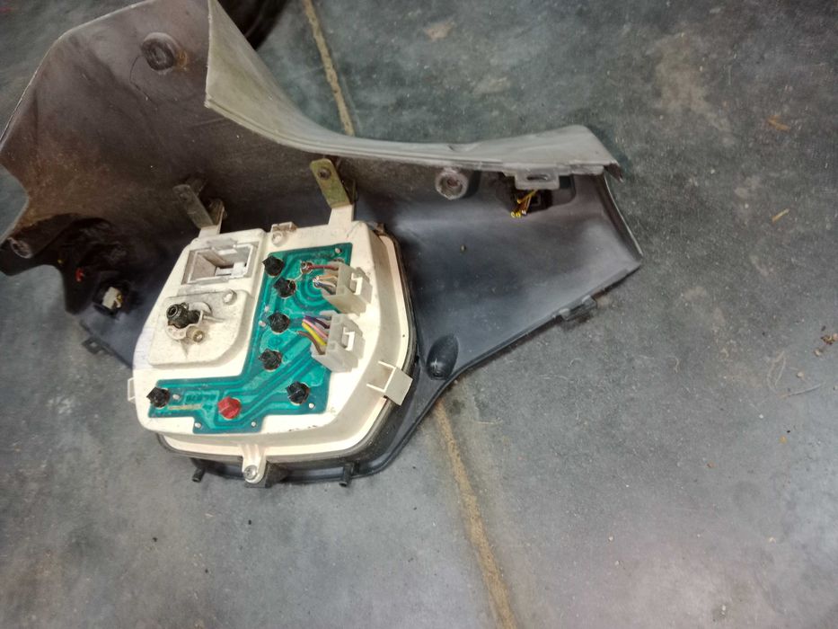 derbi vamos licznik prędkościomierz osłona obudowa licznika kierownicy