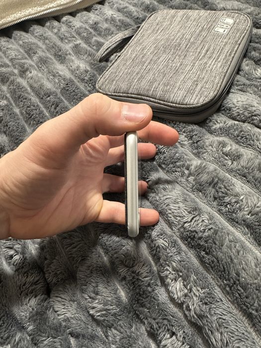 Iphone SE 64 GB 2020 року