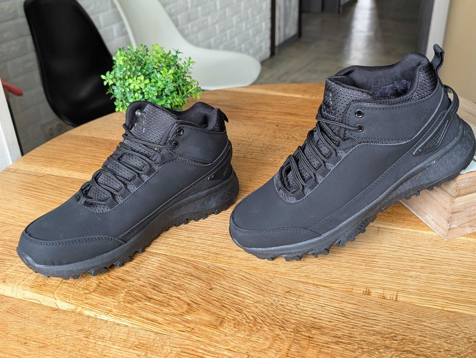 Чоловічі зимові кросівки черевики теплі і комфортні. водонепроникні