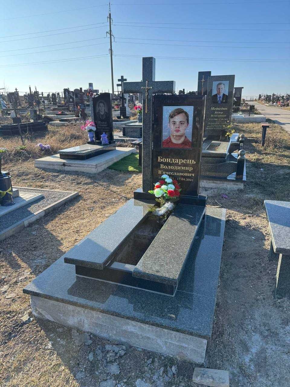 Європейські пам'ятники з НАТУРАЛЬНОГО ГРАНІТУ | Елітні | Комбіновані