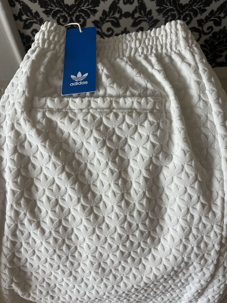 Продам брюки  Adidas унісекс, нові. Розмір L