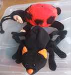 Dois pequenos peluches