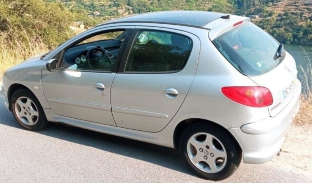 Peugeot 206 blacksilver 140 mil
