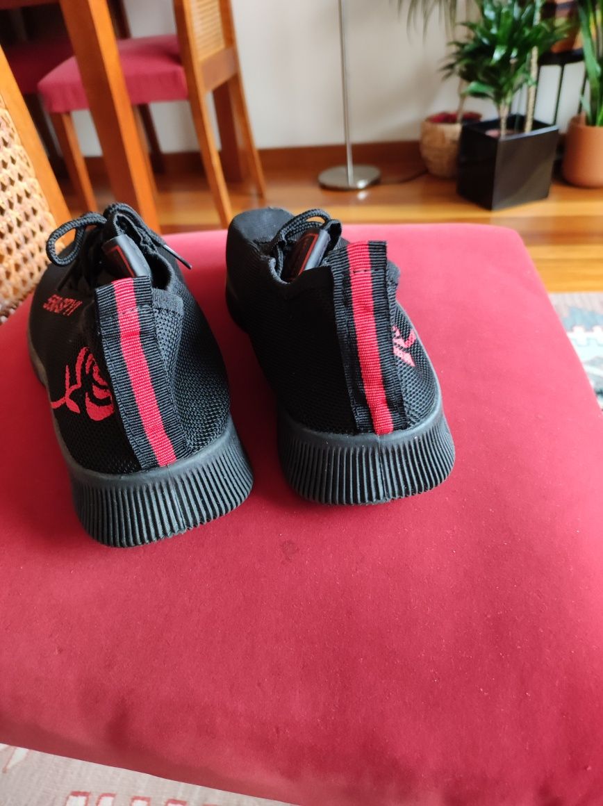Sapatilhas em lycra, novas