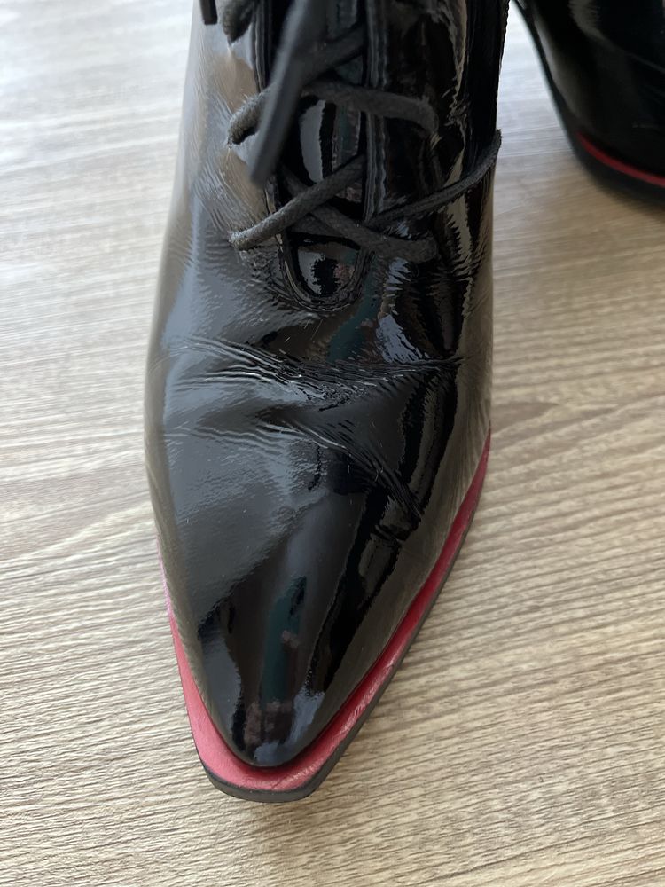 Стильні шкіряні чобітки р-р 37 ( весенние ботинки)