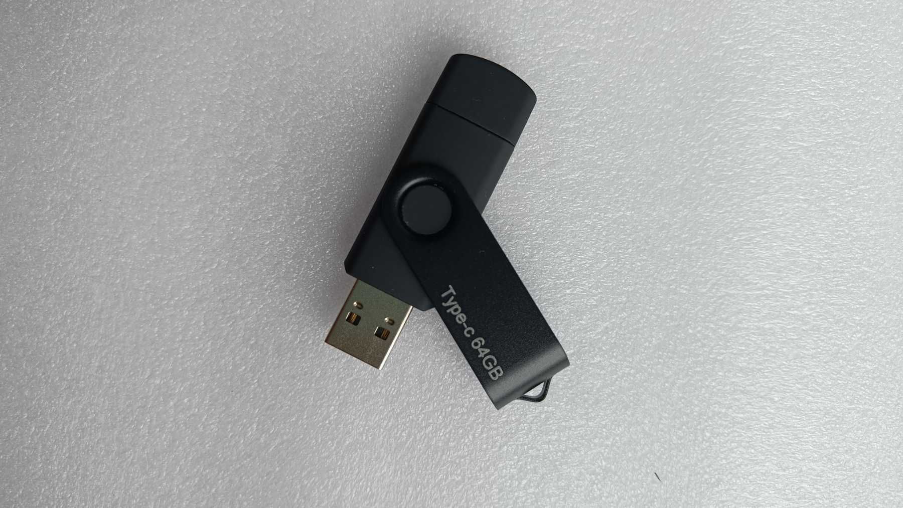Флешка 64 Gb двухразъемная USB  и micro USB  Новая