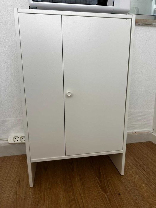 Armario branco com porta - Em bom estado!