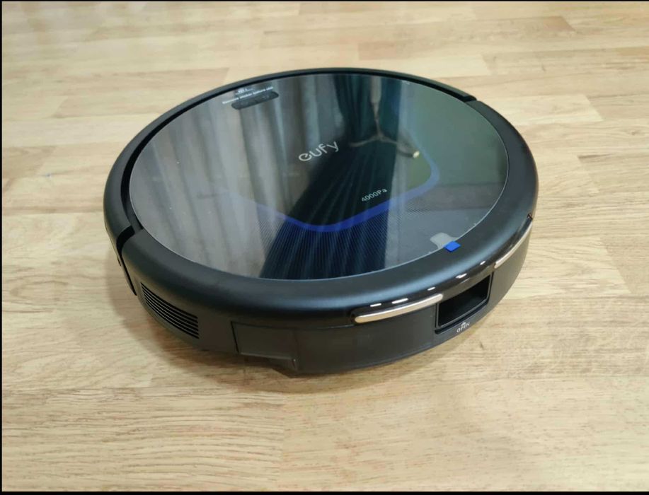 Eufy G50 – hybrydowy robot sprzątający 2 w 1 z mopowaniem.