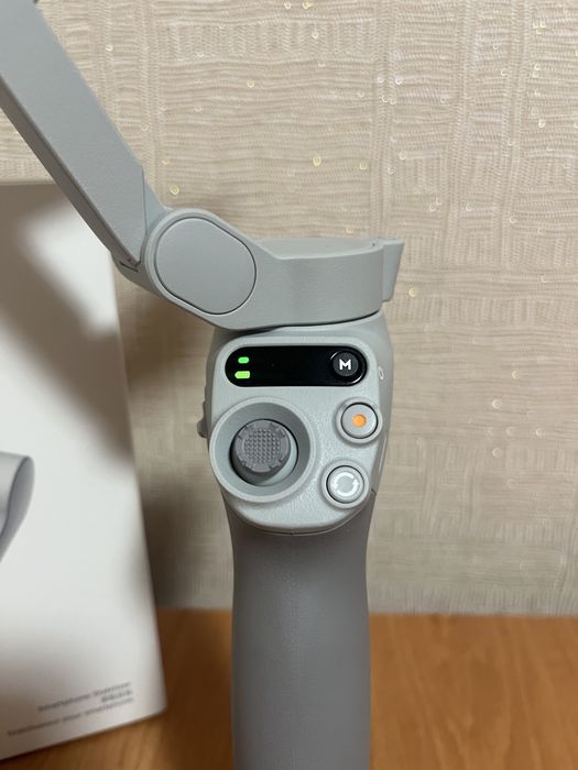 Ручний стабілізатор для відеозйомки DJI Osmo Mobile SE