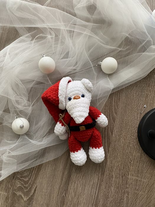 Вʼязані ведмедики з плюшевої пряжі.