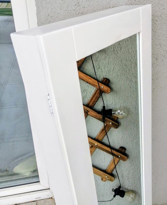 Szafka na biżuterię toaletka z lustrem / wysyłka