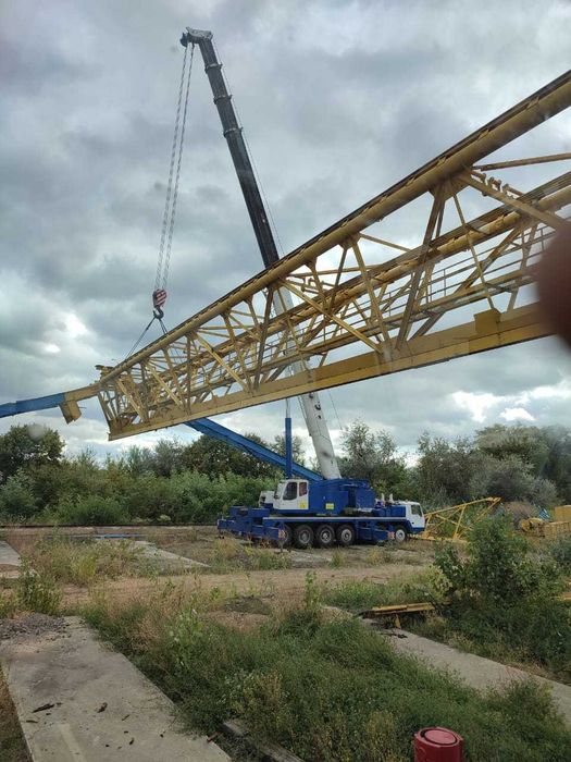 Крани автомобільні та гусеничні в оренду вантажопідємністю 45-200 тонн