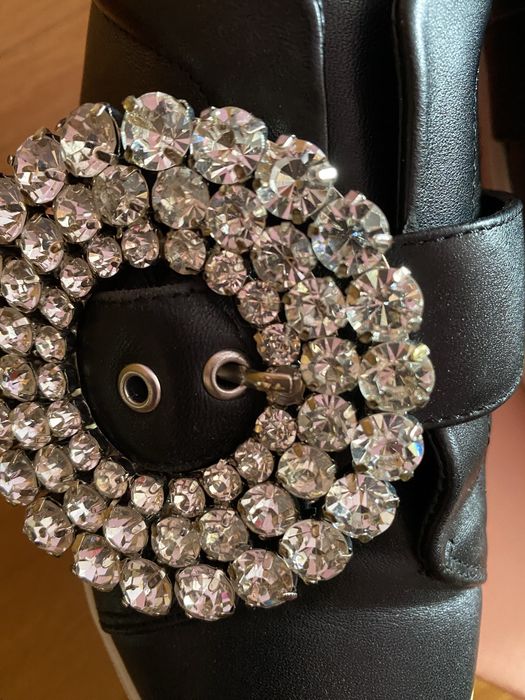 Sapatos UTERKE pele pretos/novos , fivela c brilhantes!