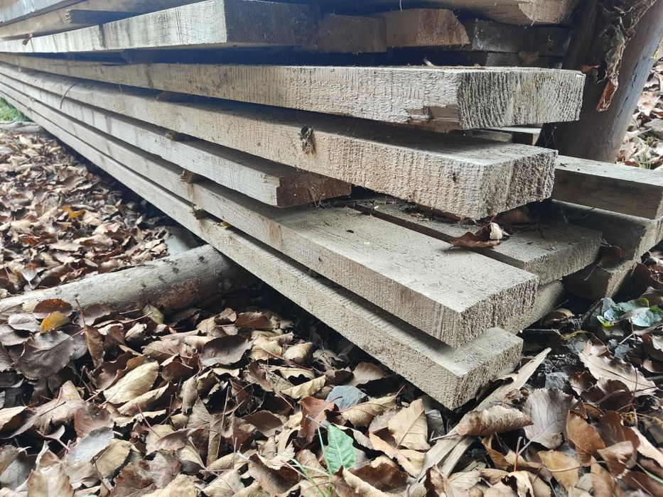 Продам столярну суху смерекову  дошку 50-ка обрізну недорого 6м і 4м.