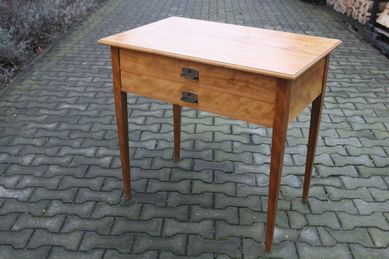 stare biurko w stylu skandynawskim