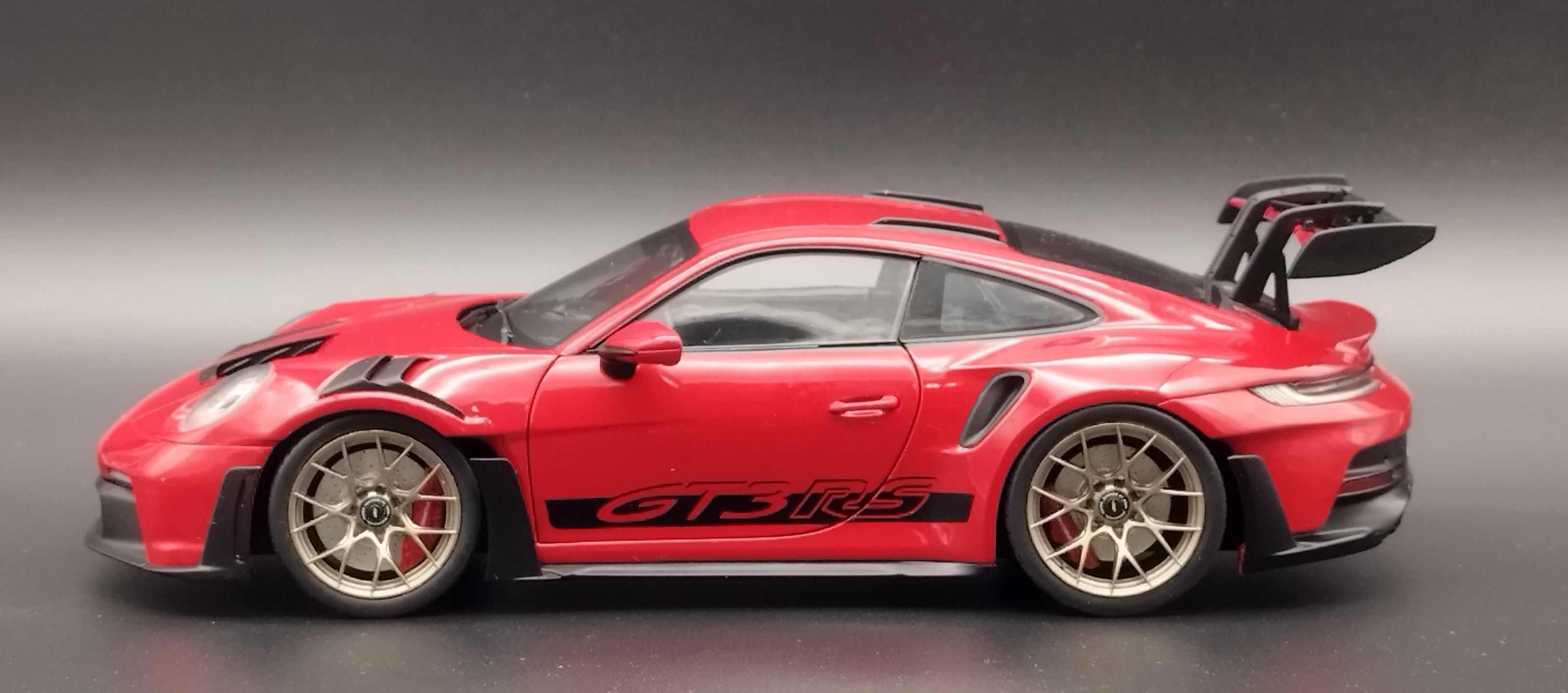 1:18 Solido 2024 Porsche 911 (992) GT3 RS GT3RS  Guards Red