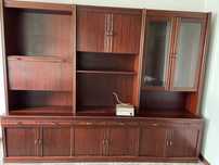 Móvel de sala com vitrine de vidro