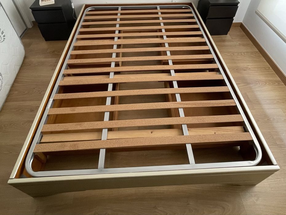 Sommier em madeira maciça