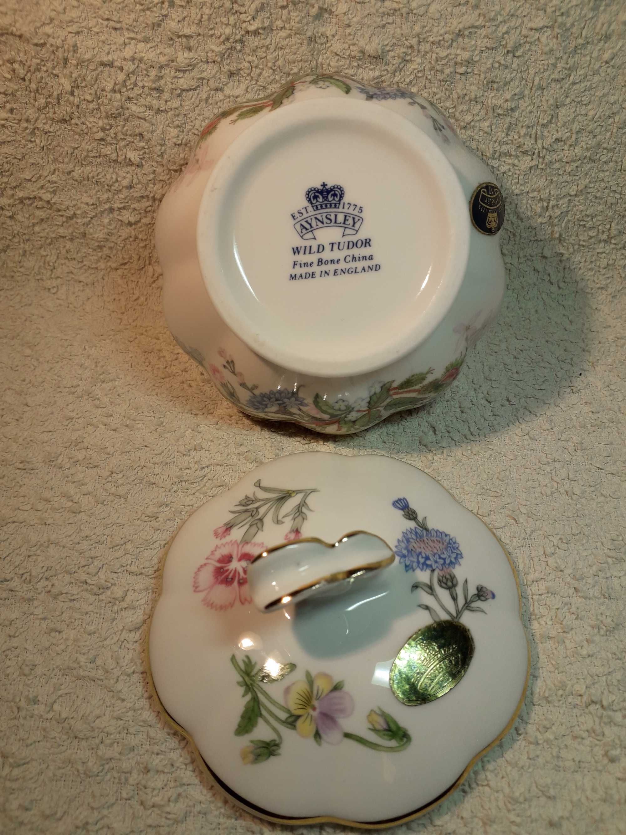 Porcelana Aynsley e.s.t. 1775 Wild Tudor miseczka puzderko