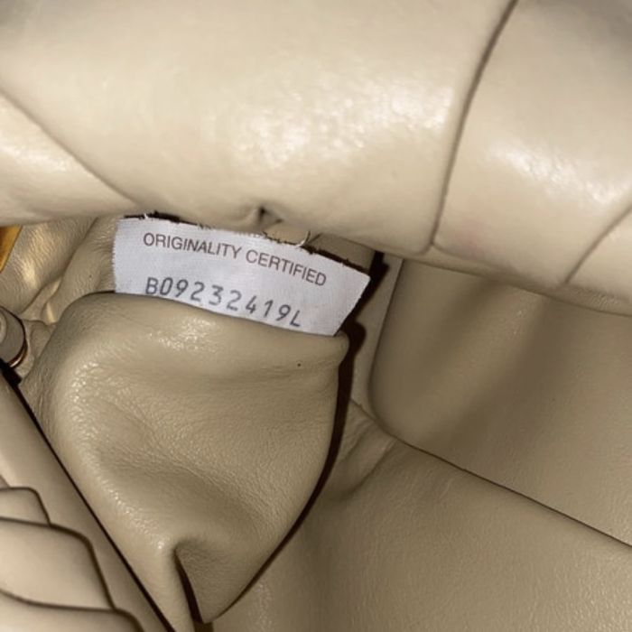 Bottega veneta chain pouch beige