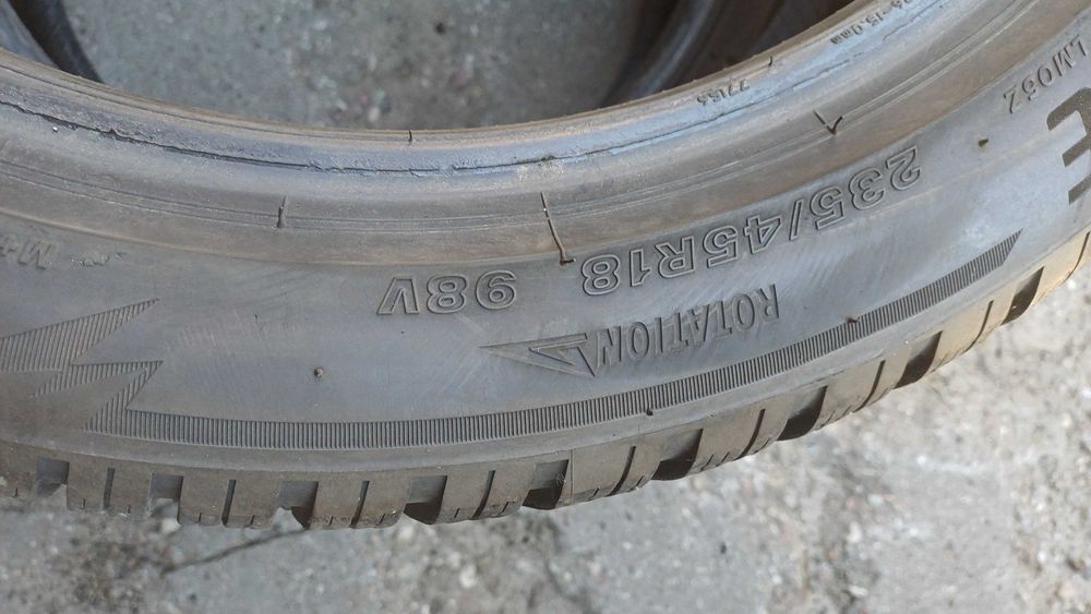 Bridgestone Blizzak LM005 235/45 R18 98V 2021r