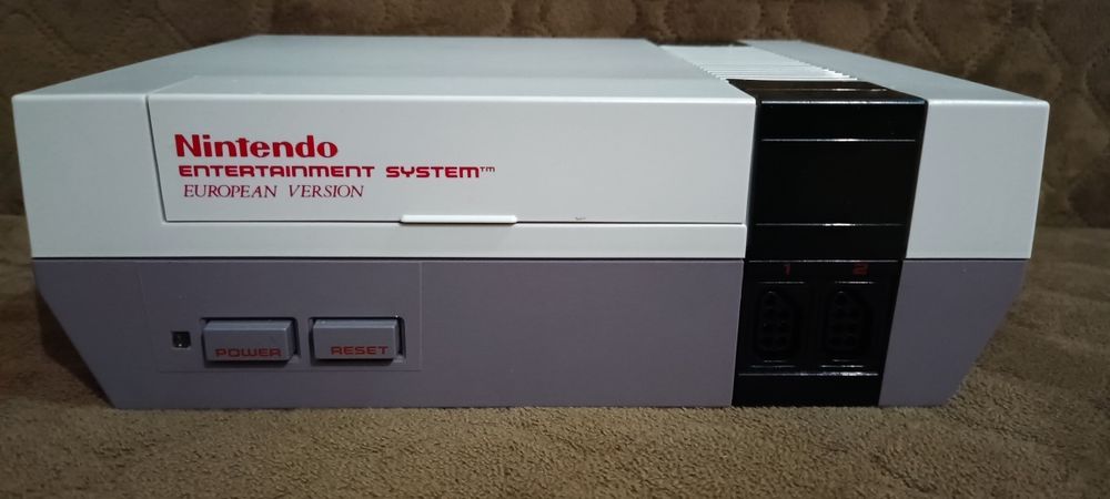 Ігрова приставка Nintendo NESE 001 оригінал