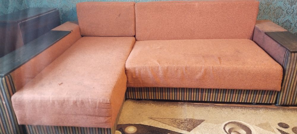 Кутовий великий диван