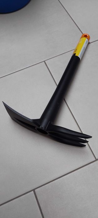 Балконо-садова сапка - легка та якісна.