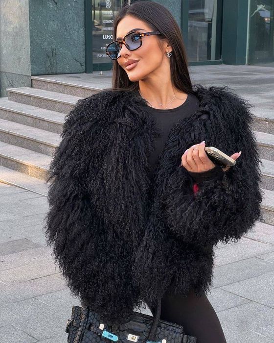 Шуба під ламу, молочний та чорний колір