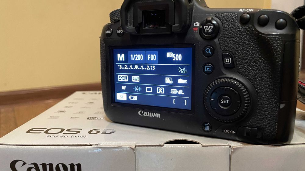 Дзеркальна камера Canon 6d body