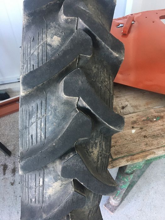 Продам колесо Т-25 з диском,резину,диски.