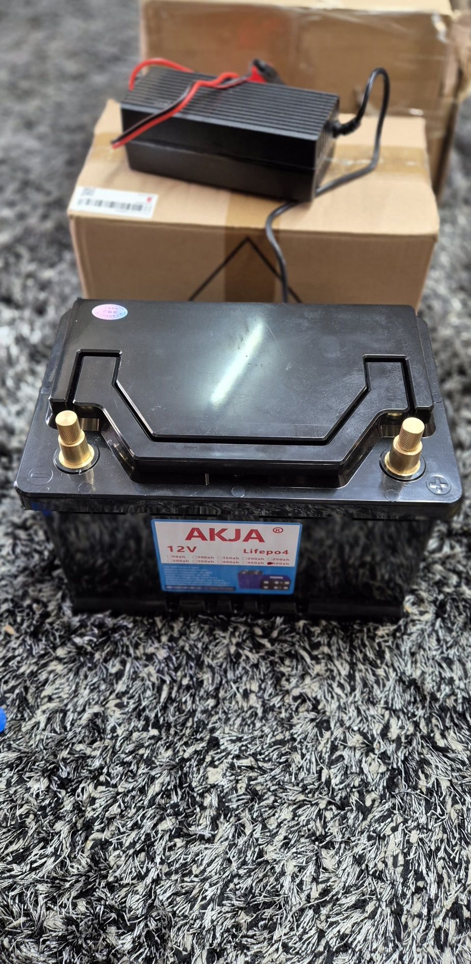Bateria AKJA 12V LiFePO4 – NOVA + Carregador
