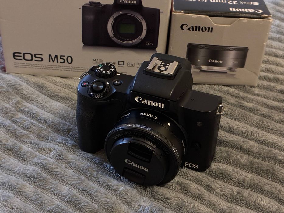 Canon m50 + canon 22mm f2
