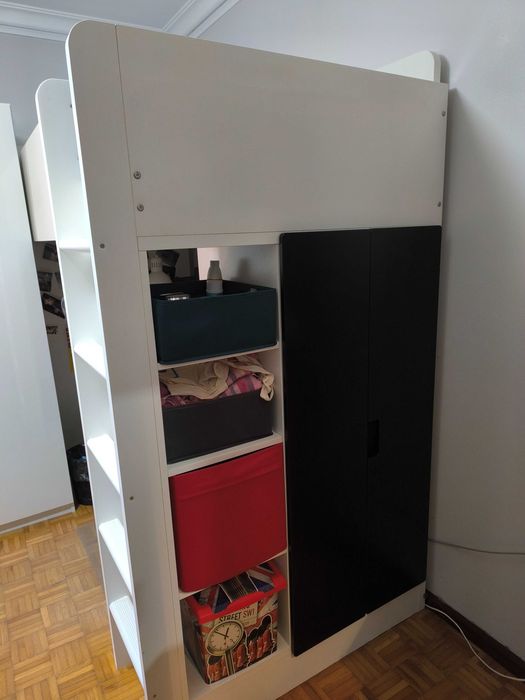 Cama + secretária Ikeia