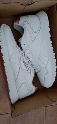 Tenis Reebok n 39 como novos.