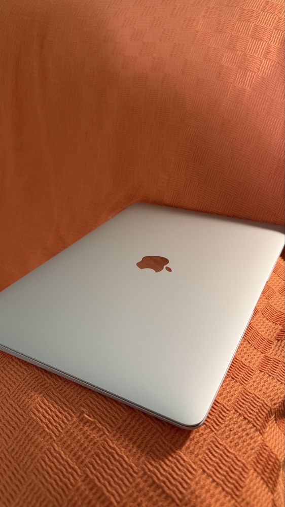 Продам Macbook Air 2019 A1932 8/128
