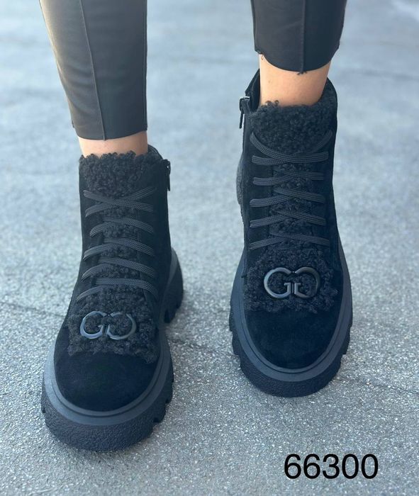 Жіночі шкіряні демісезонні черевики в кольорах