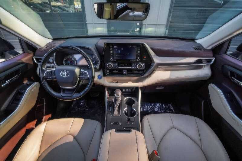 2022 Toyota Highlander Hybrid XLE