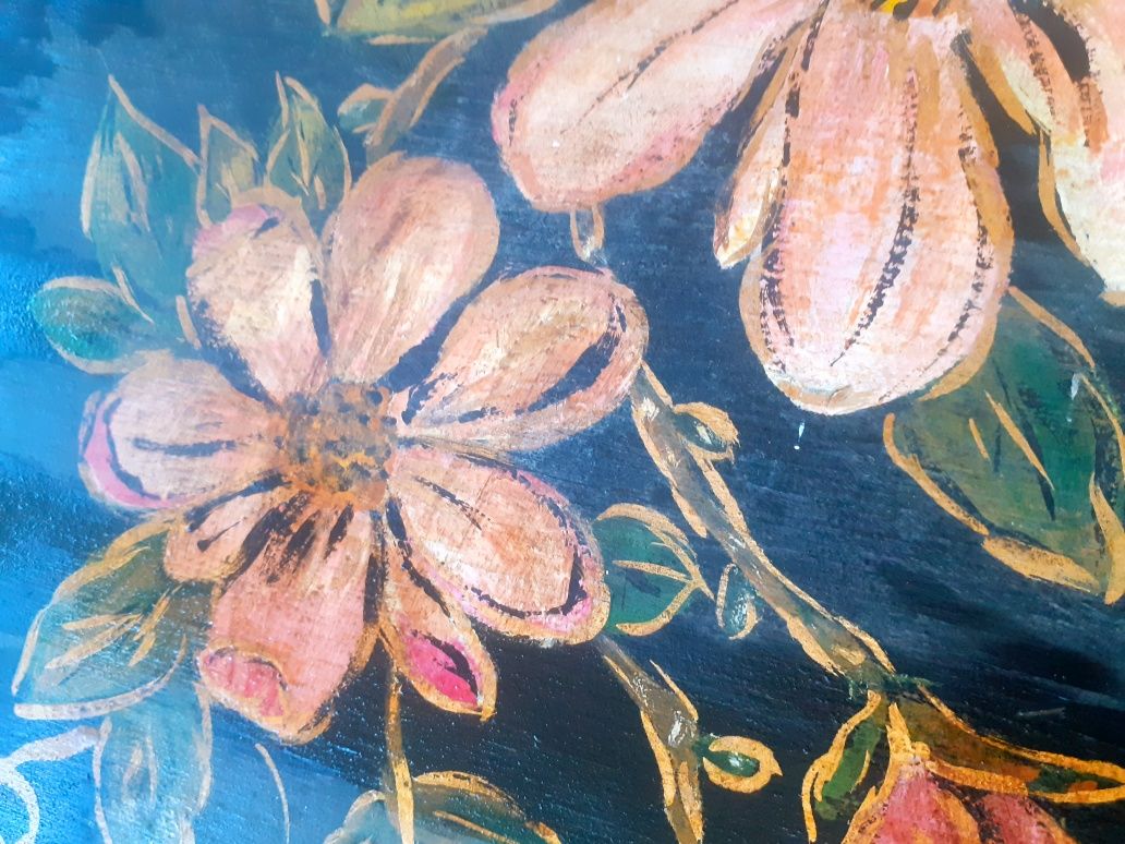 Mesa antiga pintada à mão