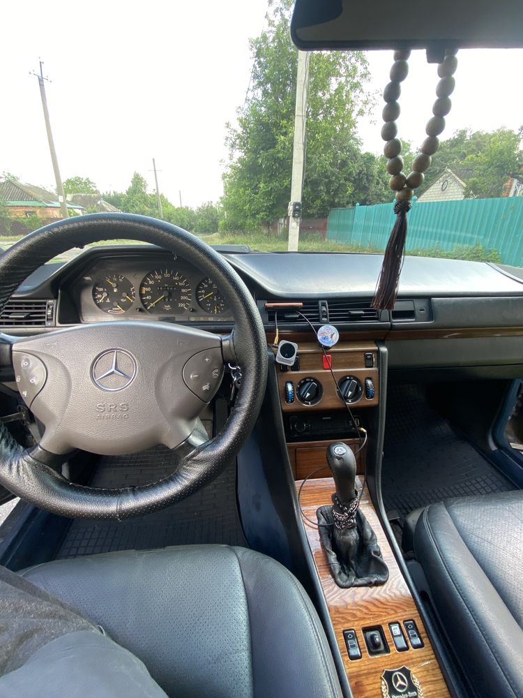 Продам Mercedes w124