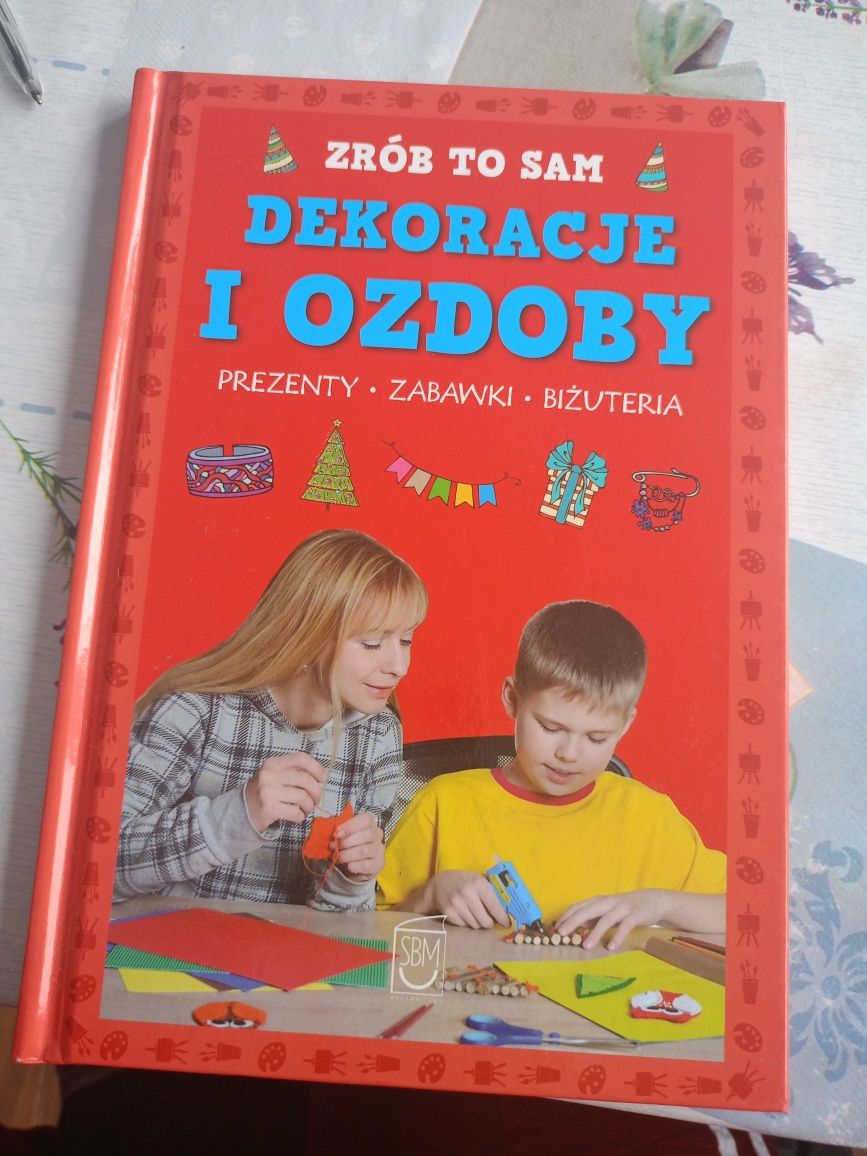 Książka Dekoracje i ozdoby