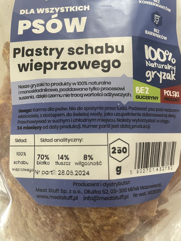 Plastry schabu wieprzowego otworzone smakołyki dla psa