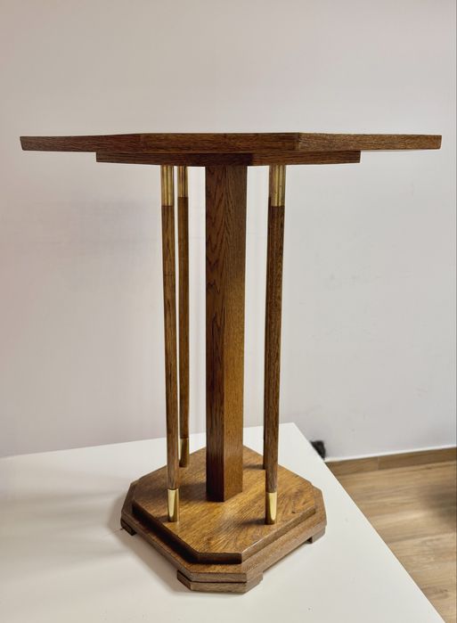 Kwietnik stolik dębowy.