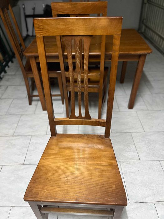 vendo mesa de cozinha + 4 cadeiras, com pouco uso (madeira maciça)